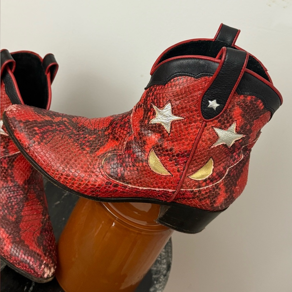Red and Black Western Boots with Star and Moon design cowboy boot - Picture 6 of 14